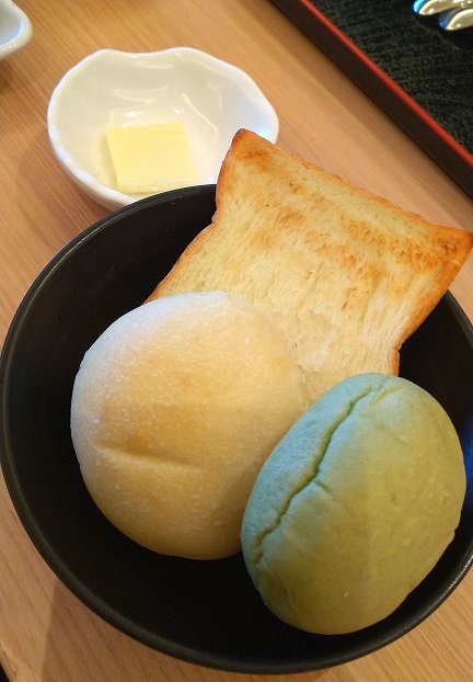  函館湯の川温泉　海と灯　朝食ビュッフェ 　パン