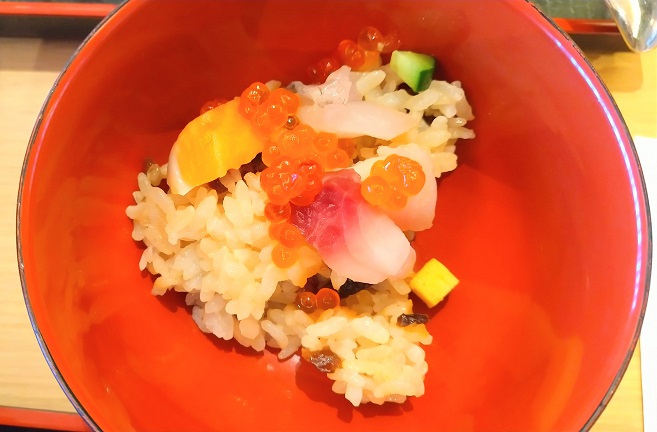  函館湯の川温泉　海と灯　朝食ビュッフェ 海鮮ちらし寿司