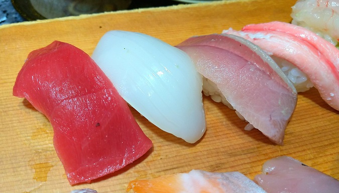 近江町　市場寿司支店　贅沢にぎり　マグロ、イカ、はまち