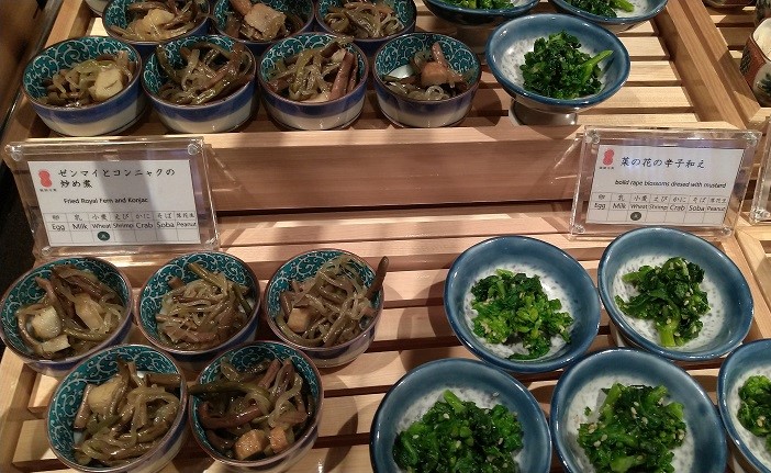 三井ガーデンホテル金沢　能加万菜 万庭　朝食ビュッフェ　ゼンマイと蒟蒻の炒め物　菜の花辛し和え