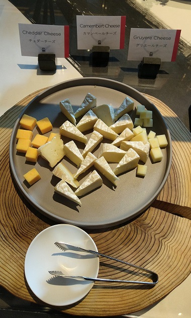 HYATT CENTRIC KANAZAWA BREAK FAST BUFFET  Camembert cheese, cheddar cheese, glière cheese カマンベールチーズ、チェダーチーズ、グリエールチーズ