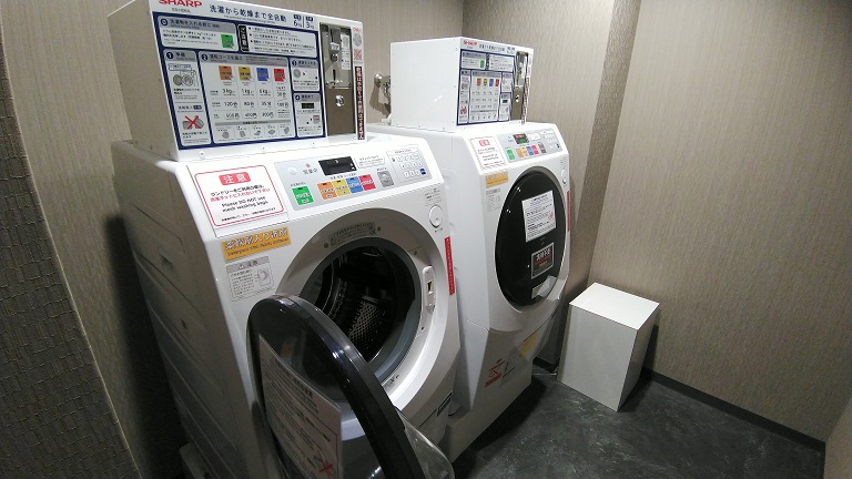 ザ ロイヤルパークホテル アイコニック 京都　3階　全自動乾燥機付洗濯機　SHARP 自動洗剤投入　ロック付き（現金のみ）