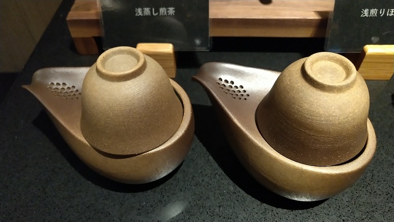 ザ ロイヤルパークホテル アイコニック 京都　ICONIC LOUNGE　浅蒸し煎茶、浅煎りほうじ茶　茶器