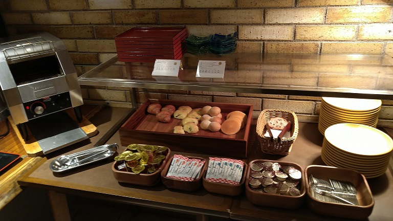 ホテルザセレスティン京都祇園　八坂圓堂　朝食　オーダービュッフェ　パンコーナー