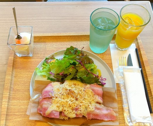 ホテルアンドルームス京都七条　Unir ウニール京都店　朝食　とろけるクロックムッシュのモーニングセット