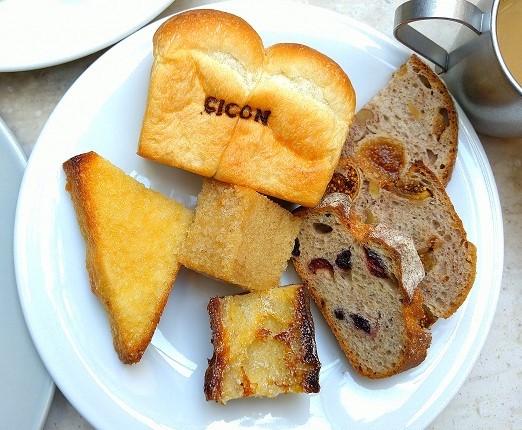 ノーガホテル 清水 京都　朝食「CICON」FISH MORNING PLATE　パン、ベーカリー