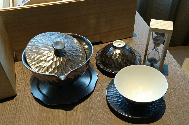THE HOTEL HIGASHIYAMA　スーペリアキング　茶器　茶器、砂時計付き