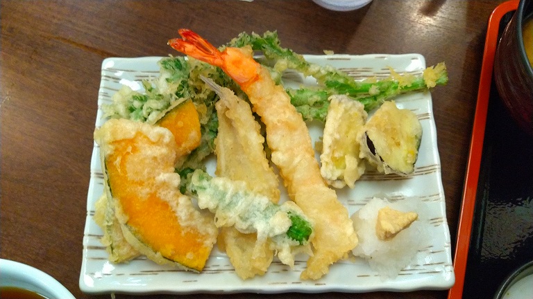 定食のまる大　静岡北口店　天ぷら盛り合わせ　550円　えび、かぼちゃ、ししとう、なす、