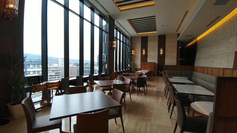 カンデオホテルズ熊本新市街　最上階ロビー