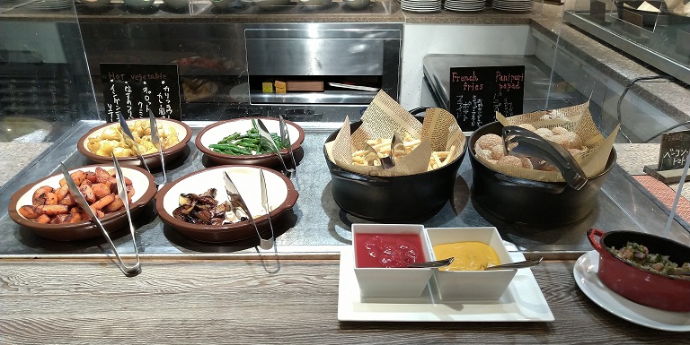 京都洋食　ムッシュいとう ランチビュッフェ、ザロイヤルパークホテル京三条　温野菜　インゲン、茄子、キャベツ、カリフラワー