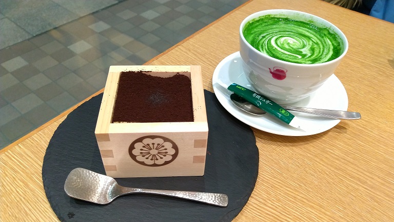 CAFE HACHI　博多マルイ店
