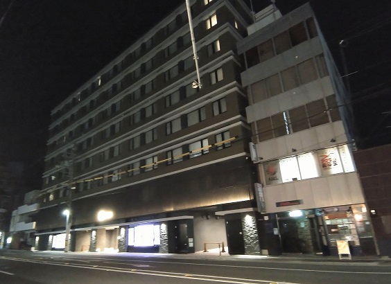 ラ・ジェント・ホテル京都二条　夜の外観