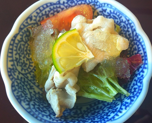 THE BLOSSOM KUMAMOTO、九州創作「千山万水」ランチコース　肥後　前菜　あぐー豚のサラダ乗せ、かぼす汁ジュレ