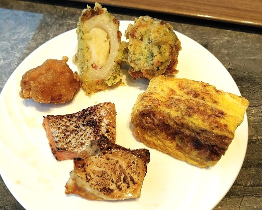 THE BLOSSOM KUMAMOTO　熊本名物朝食ビュッフェ　九州料理！ちくわサラダ、赤鶏の唐揚げ、牛深産鮮魚焼き魚、出汁巻き卵